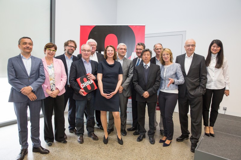 Bildunterschrift: Die Beteiligten freuten sich über einen gelungenen Auftakt der Ausstellung CHINA 8.